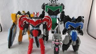 Retro Review Titan Megazord Power Rangers Mystic Force [upl. by Arinaj]