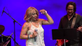 Darlene Love Christmas Baby Please Come Home Late Show 1996 [upl. by Rolyks]